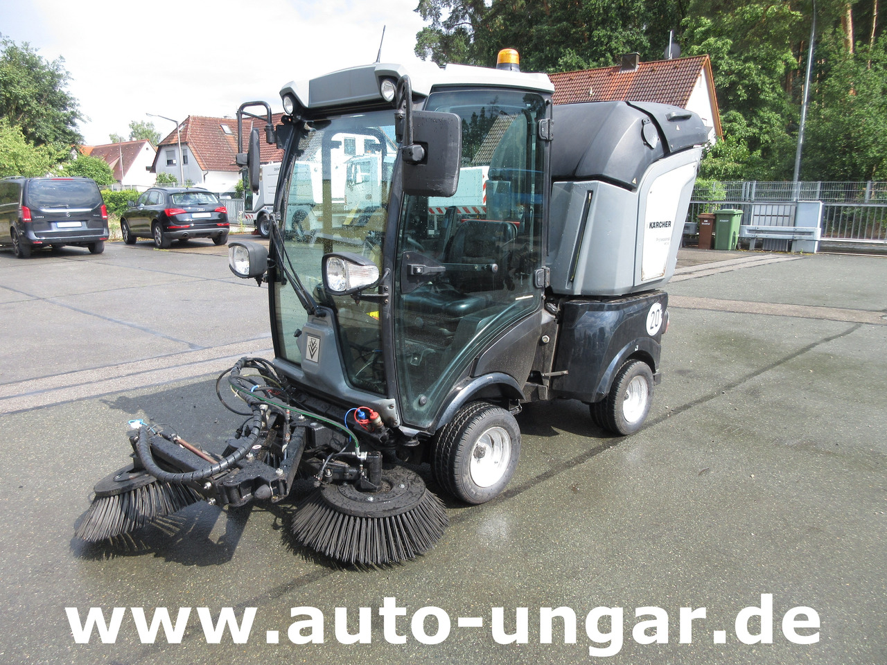 KÄRCHER MC 50 Advanced MIC 50 Professional Kleinkehrmaschine 4x4 Geräteträger - Utcaseprő gép: 3 kép. KÄRCHER MC 50 Advanced MIC 50 Professional Kleinkehrmaschine 4x4 Geräteträger - Utcaseprő gép: 3 kép.