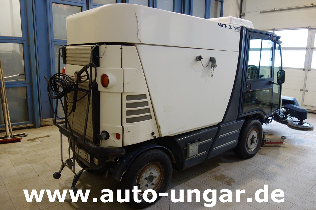 MATHIEU Yno Azura 2 Aquazura Scrubber Scheuersaugmaschine Allradlenkung - Szippantós autó: 4 kép. MATHIEU Yno Azura 2 Aquazura Scrubber Scheuersaugmaschine Allradlenkung - Szippantós autó: 4 kép.