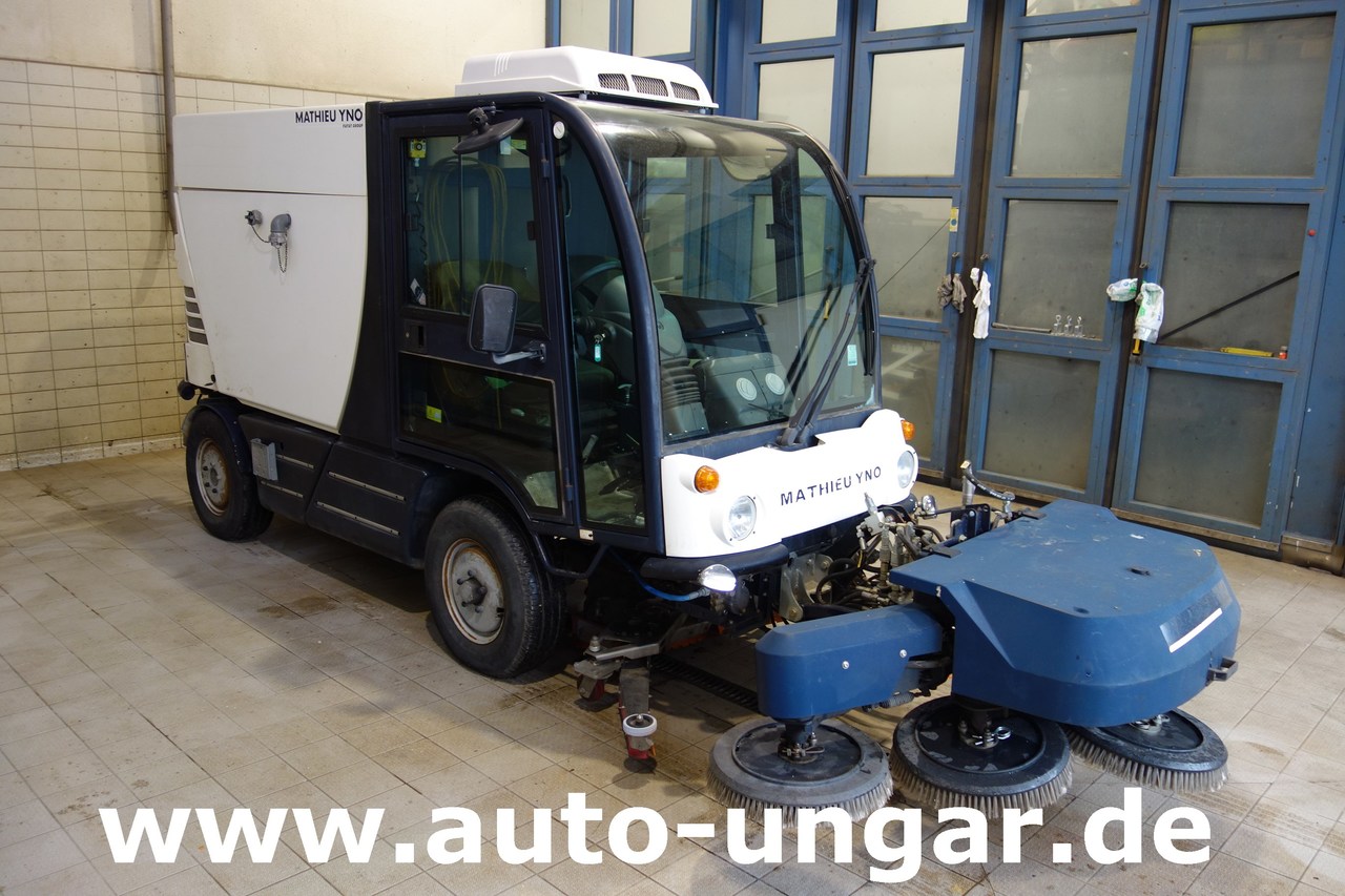 MATHIEU Yno Azura 2 Aquazura Scrubber Scheuersaugmaschine Allradlenkung - Szippantós autó: 5 kép. MATHIEU Yno Azura 2 Aquazura Scrubber Scheuersaugmaschine Allradlenkung - Szippantós autó: 5 kép.