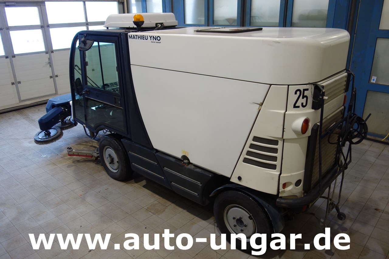 MATHIEU Yno Azura 2 Aquazura Scrubber Scheuersaugmaschine Allradlenkung - Szippantós autó: 3 kép. MATHIEU Yno Azura 2 Aquazura Scrubber Scheuersaugmaschine Allradlenkung - Szippantós autó: 3 kép.