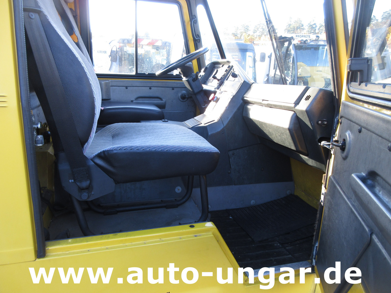 Földi áramforrás MULTICAR M26 Lechmotoren GPU Ground Power Unit - used GSE - 28V DC & 115V 400Hz: 21 kép. Földi áramforrás MULTICAR M26 Lechmotoren GPU Ground Power Unit - used GSE - 28V DC & 115V 400Hz: 21 kép.