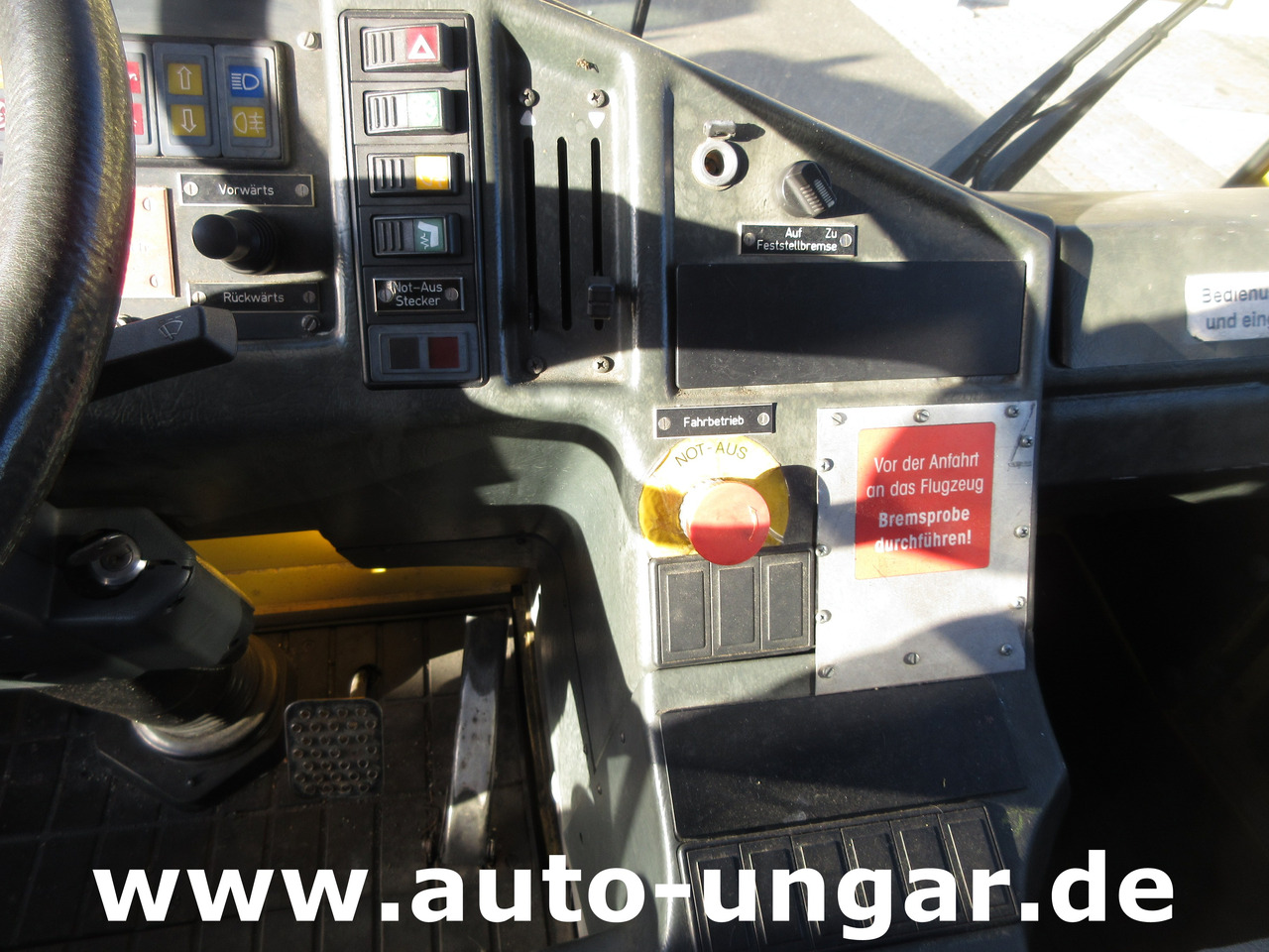 Földi áramforrás MULTICAR M26 Lechmotoren GPU Ground Power Unit - used GSE - 28V DC & 115V 400Hz: 10 kép. Földi áramforrás MULTICAR M26 Lechmotoren GPU Ground Power Unit - used GSE - 28V DC & 115V 400Hz: 10 kép.