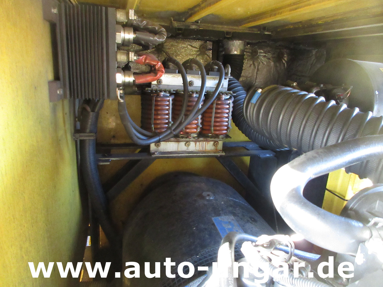 Földi áramforrás MULTICAR M26 Lechmotoren GPU Ground Power Unit - used GSE - 28V DC & 115V 400Hz: 18 kép. Földi áramforrás MULTICAR M26 Lechmotoren GPU Ground Power Unit - used GSE - 28V DC & 115V 400Hz: 18 kép.