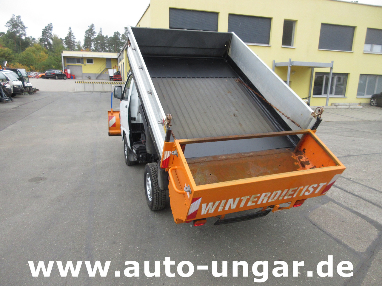 PIAGGIO Porter S90 Kipper 4x4 Winterdienst Schneepflug & Streuer - Hóeltakarító gép: 3 kép. PIAGGIO Porter S90 Kipper 4x4 Winterdienst Schneepflug & Streuer - Hóeltakarító gép: 3 kép.