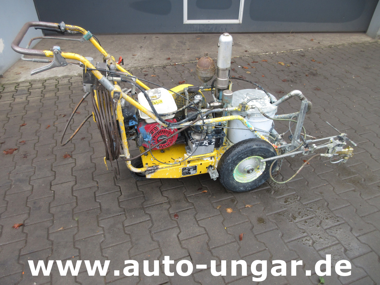 ProSign Citadine Graco LineLazer Airless Road Marking Machine Straßenmarkiermaschine Markiermaschine - Aszfaltozó gép: 1 kép. ProSign Citadine Graco LineLazer Airless Road Marking Machine Straßenmarkiermaschine Markiermaschine - Aszfaltozó gép: 1 kép.