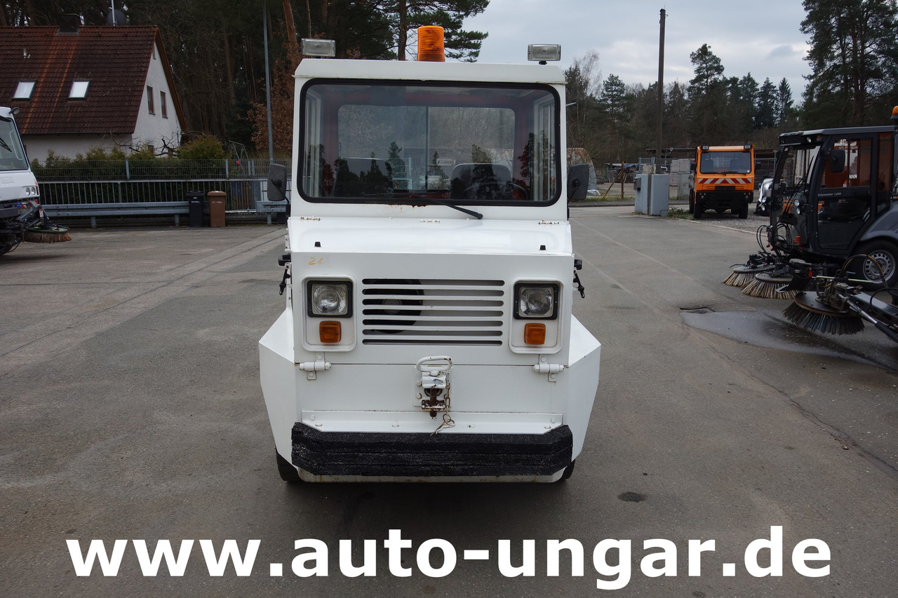 ROFAN ZD44F Jenbacher Pushback Pull - Tractor GSE Gepäckschlepper Industrieschlepper - Poggyász vontató: 2 kép. ROFAN ZD44F Jenbacher Pushback Pull - Tractor GSE Gepäckschlepper Industrieschlepper - Poggyász vontató: 2 kép.