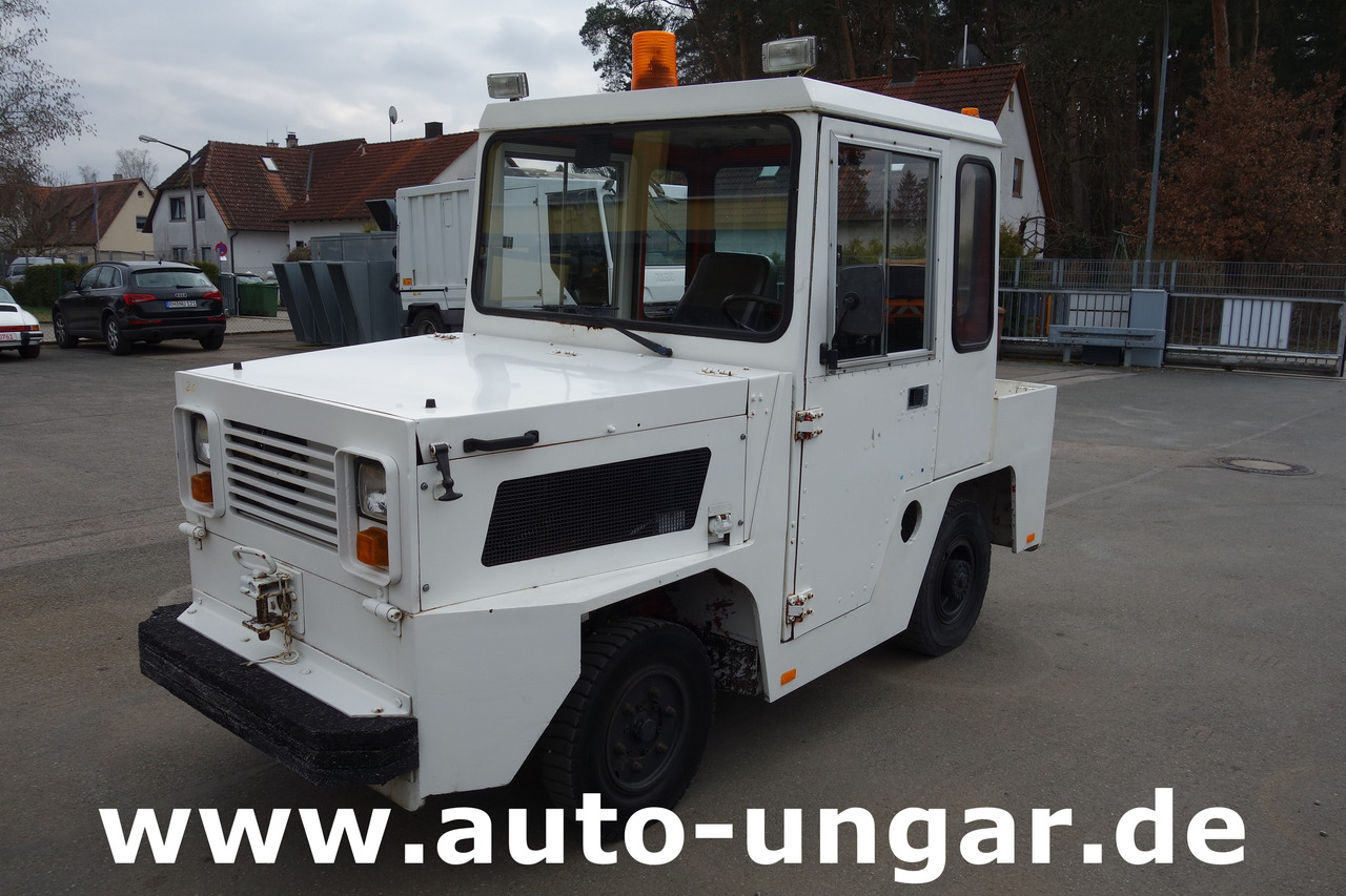 ROFAN ZD44F Jenbacher Pushback Pull - Tractor GSE Gepäckschlepper Industrieschlepper - Poggyász vontató: 3 kép. ROFAN ZD44F Jenbacher Pushback Pull - Tractor GSE Gepäckschlepper Industrieschlepper - Poggyász vontató: 3 kép.