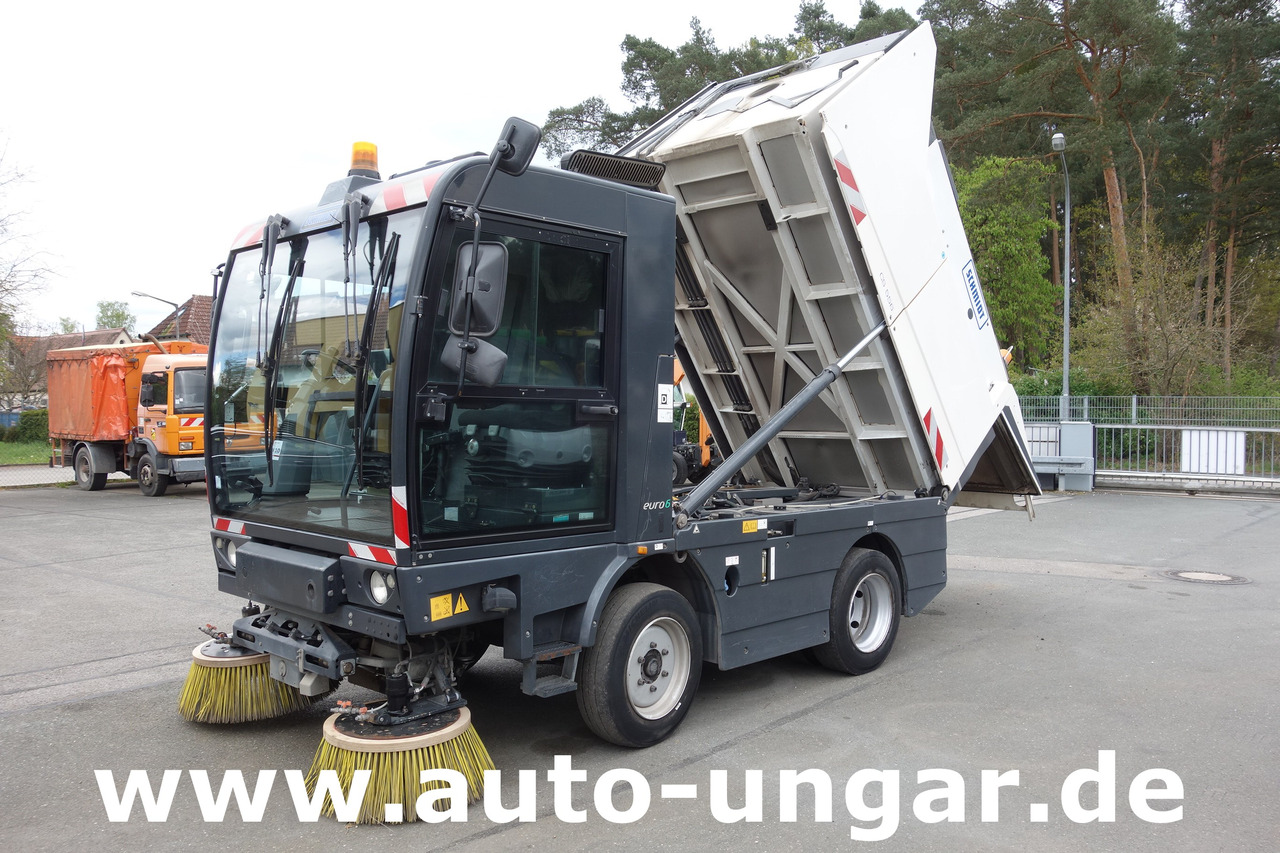 SCHMIDT Cleango 500 EURO 6 Baujahr 2017 Kehrmaschine Straßenkehrmaschine - Utcaseprő gép: 3 kép. SCHMIDT Cleango 500 EURO 6 Baujahr 2017 Kehrmaschine Straßenkehrmaschine - Utcaseprő gép: 3 kép.