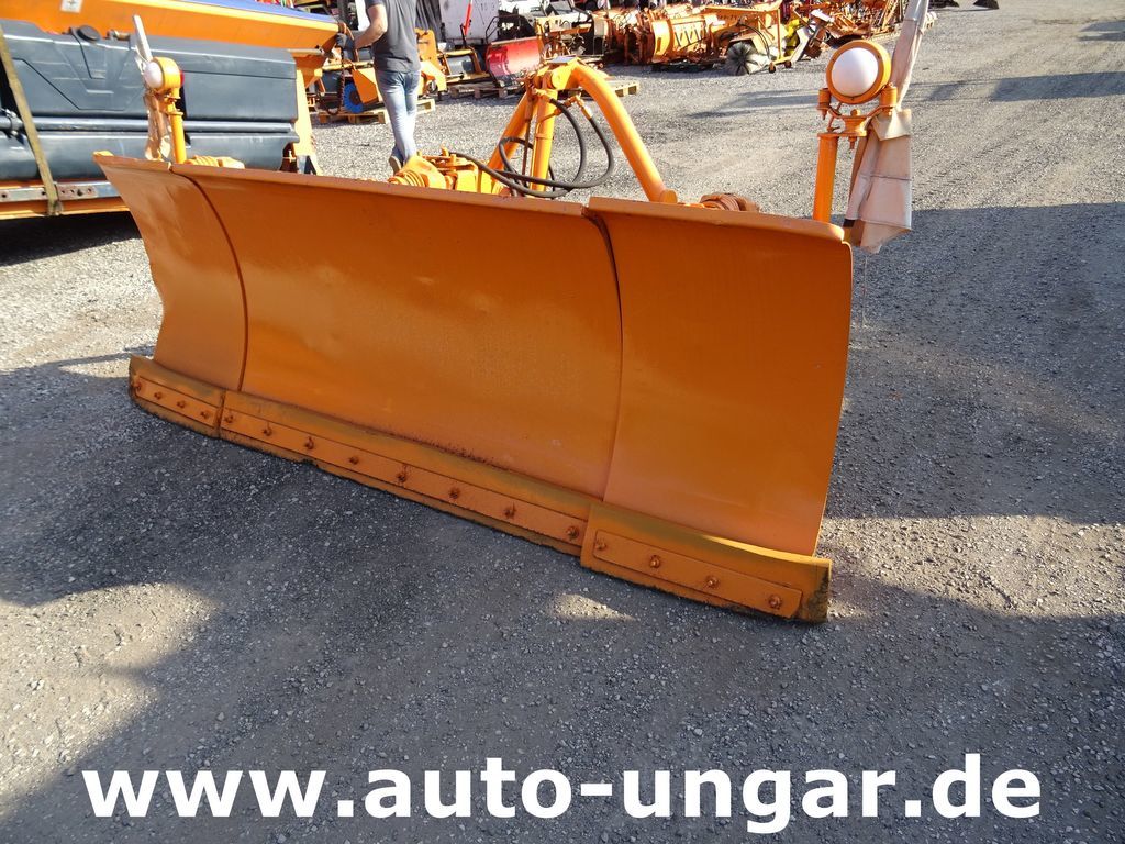 SCHMIDT E 2.3 Schneepflug - Schneeschild 270cm - Hóeke: 2 kép. SCHMIDT E 2.3 Schneepflug - Schneeschild 270cm - Hóeke: 2 kép.