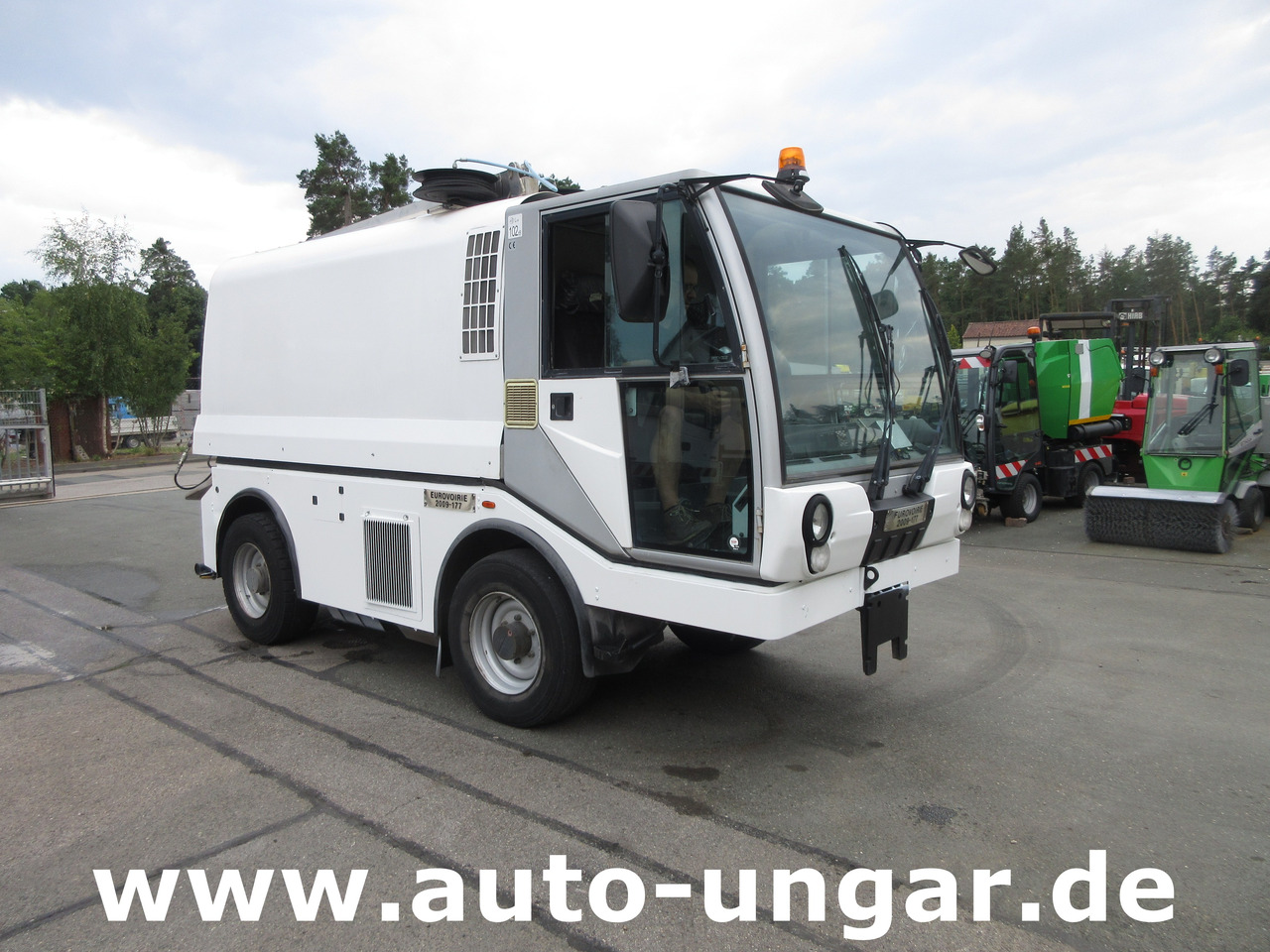 Bucher CityLav 5000 CC 5000 EU5 Hochdruckreiniger am Heck Wasserwagen Gießwagen - Többcélú/ Speciális jármű: 1 kép. Bucher CityLav 5000 CC 5000 EU5 Hochdruckreiniger am Heck Wasserwagen Gießwagen - Többcélú/ Speciális jármű: 1 kép.
