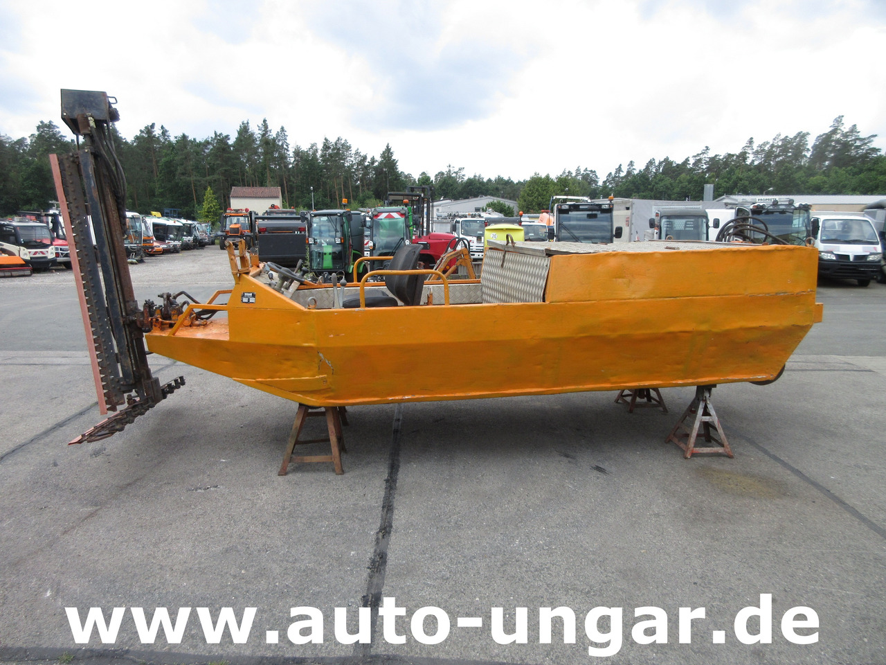 Gödde Mähboot O 420 T-Mähbalken + Seitenmäher Aquatic Weed Harvester - Többcélú/ Speciális jármű: 2 kép. Gödde Mähboot O 420 T-Mähbalken + Seitenmäher Aquatic Weed Harvester - Többcélú/ Speciális jármű: 2 kép.