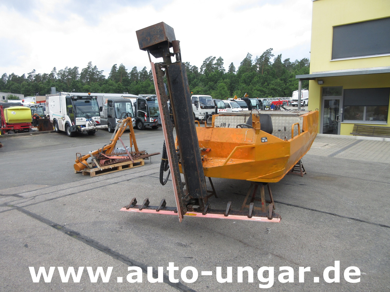 Gödde Mähboot O 420 T-Mähbalken + Seitenmäher Aquatic Weed Harvester - Többcélú/ Speciális jármű: 1 kép. Gödde Mähboot O 420 T-Mähbalken + Seitenmäher Aquatic Weed Harvester - Többcélú/ Speciális jármű: 1 kép.
