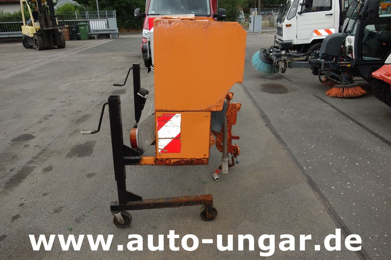 Multicar Kiefer - Bertsche Heckanbaustreuer für Multicar Boki Ladog Hansa Winterdienst - Többcélú/ Speciális jármű: 2 kép. Multicar Kiefer - Bertsche Heckanbaustreuer für Multicar Boki Ladog Hansa Winterdienst - Többcélú/ Speciális jármű: 2 kép.