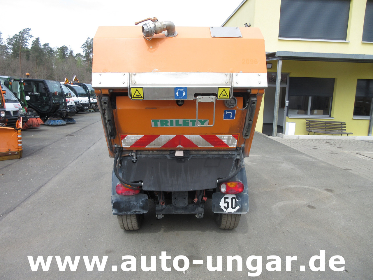 Multicar Tremo X56 4x4 Euro 5 Bj. 2015 Trilety TXK Kehr-Aufbau Motorschaden - Többcélú/ Speciális jármű: 5 kép. Multicar Tremo X56 4x4 Euro 5 Bj. 2015 Trilety TXK Kehr-Aufbau Motorschaden - Többcélú/ Speciális jármű: 5 kép.