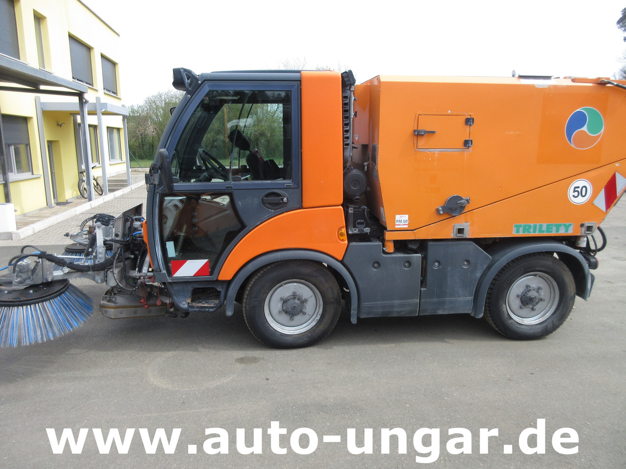 Multicar Tremo X56 4x4 Euro 5 Bj. 2015 Trilety TXK Kehr-Aufbau Motorschaden - Többcélú/ Speciális jármű: 4 kép. Multicar Tremo X56 4x4 Euro 5 Bj. 2015 Trilety TXK Kehr-Aufbau Motorschaden - Többcélú/ Speciális jármű: 4 kép.