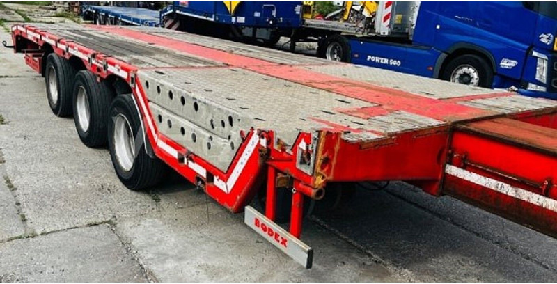 Bodex 53t/40t/28m teleskop ADR no ramp - Félpótkocsi mélybölcsős: 1 kép. Bodex 53t/40t/28m teleskop ADR no ramp - Félpótkocsi mélybölcsős: 1 kép.