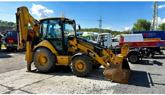 Caterpillar 432 E - Kotrórakodó: 1 kép. Caterpillar 432 E - Kotrórakodó: 1 kép.