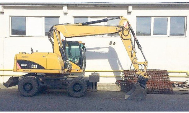 Caterpillar M 315 D - Gumikerekes kotró: 2 kép. Caterpillar M 315 D - Gumikerekes kotró: 2 kép.