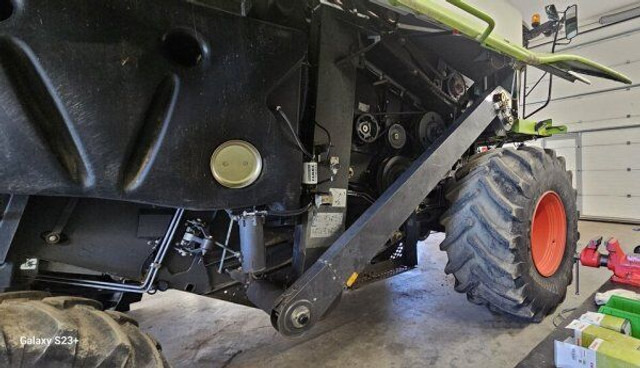 Kombájn a következők szállításához élelmiszer Claas Tucano 450 (839) +V 750: 11 kép. Kombájn a következők szállításához élelmiszer Claas Tucano 450 (839) +V 750: 11 kép.