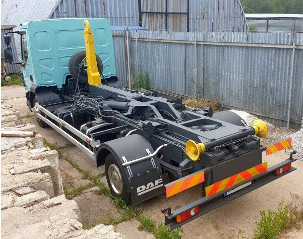 DAF 12t LF180 FA - Horgos rakodó teherautó: 3 kép. DAF 12t LF180 FA - Horgos rakodó teherautó: 3 kép.