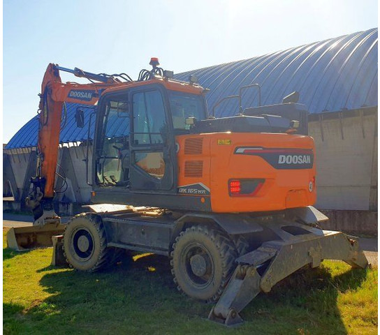 Doosan 18t DX165 WR-7 (DEVELON) - Gumikerekes kotró: 5 kép. Doosan 18t DX165 WR-7 (DEVELON) - Gumikerekes kotró: 5 kép.