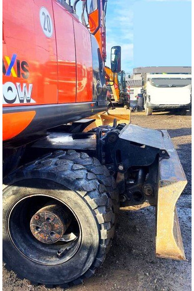 Hitachi 20t ZX190 W-6 (Zaxis) - Gumikerekes kotró: 5 kép. Hitachi 20t ZX190 W-6 (Zaxis) - Gumikerekes kotró: 5 kép.
