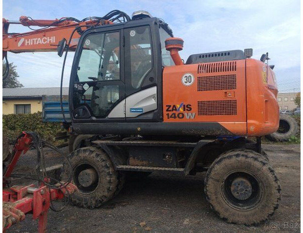 Hitachi Zaxis 140W-5B - Gumikerekes kotró: 1 kép. Hitachi Zaxis 140W-5B - Gumikerekes kotró: 1 kép.