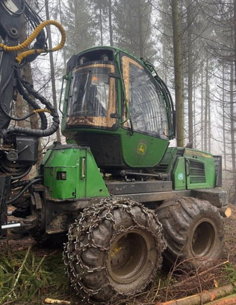 John Deere 1010E 8W - Kihordó: 3 kép. John Deere 1010E 8W - Kihordó: 3 kép.