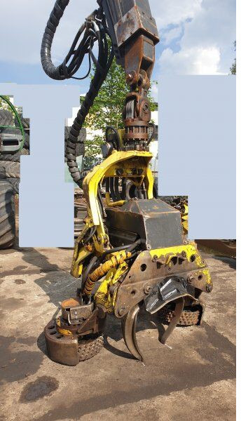 John Deere 1270E 6W - Fakitermelő gép: 4 kép. John Deere 1270E 6W - Fakitermelő gép: 4 kép.