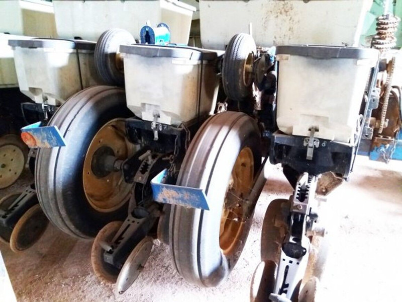 Kinze 3000 (8x lines 75 - Precíziós vetőgép: 3 kép. Kinze 3000 (8x lines 75 - Precíziós vetőgép: 3 kép.