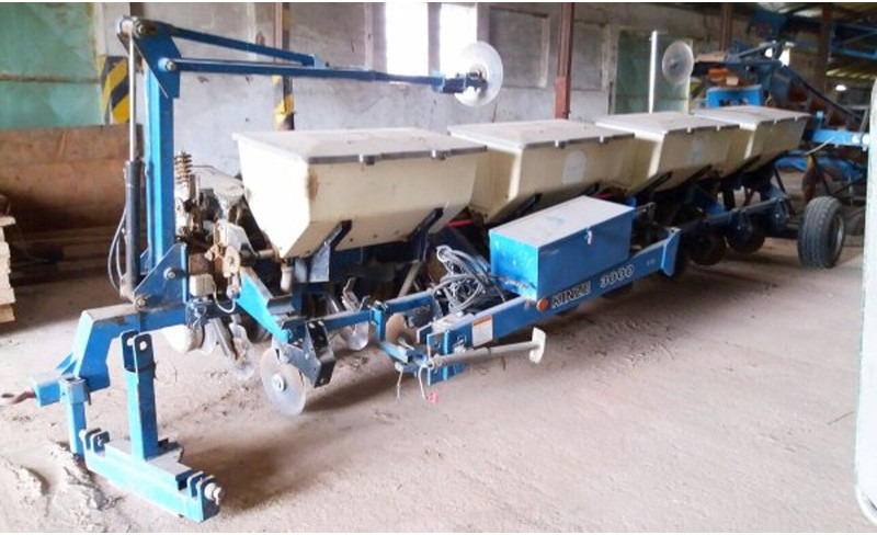 Kinze 3000 (8x lines 75 - Precíziós vetőgép: 2 kép. Kinze 3000 (8x lines 75 - Precíziós vetőgép: 2 kép.