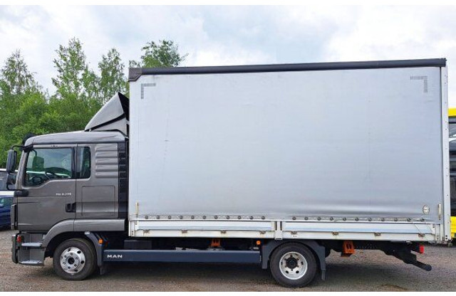 MAN TGL 8.220 (7.5t na 5.8m) air luft miachy - Ponyvás teherautó: 3 kép. MAN TGL 8.220 (7.5t na 5.8m) air luft miachy - Ponyvás teherautó: 3 kép.
