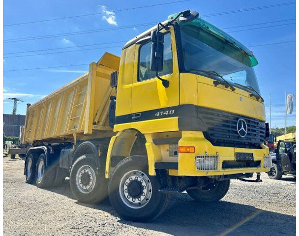 Mercedes-Benz Actros 4148 - Billenőplatós teherautó: 2 kép. Mercedes-Benz Actros 4148 - Billenőplatós teherautó: 2 kép.