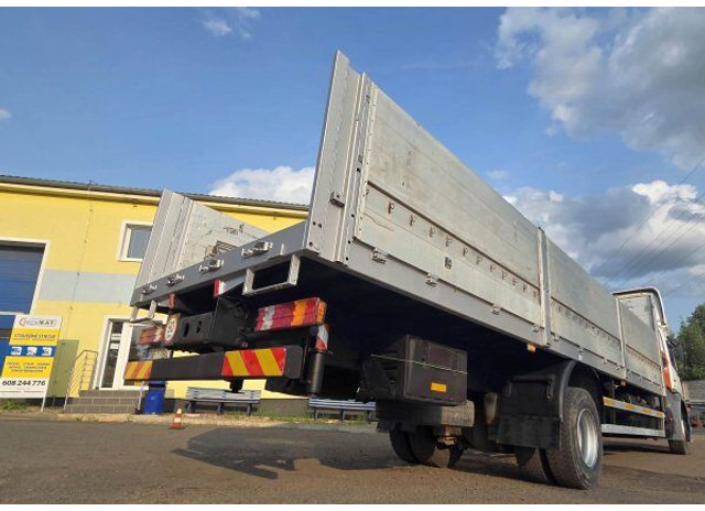 Mercedes-Benz Axor 1824 - Platós teherautó, Darus autó: 4 kép. Mercedes-Benz Axor 1824 - Platós teherautó, Darus autó: 4 kép.