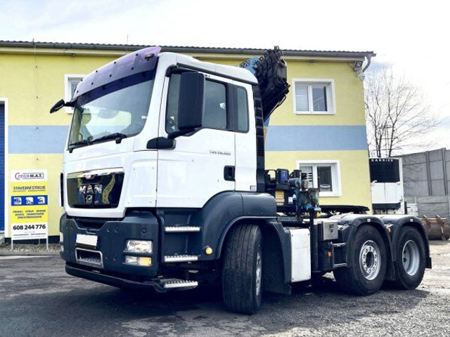 MAN 6x2 TGA 26.360 +17m HMF - Nyergesvontató: 1 kép. MAN 6x2 TGA 26.360 +17m HMF - Nyergesvontató: 1 kép.