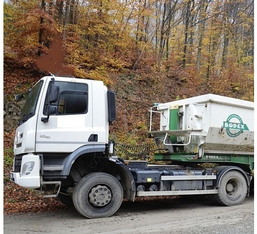 Tatra 4x4 hydr. T158 Phoenix (8P6R23) / DAF - Nyergesvontató: 1 kép. Tatra 4x4 hydr. T158 Phoenix (8P6R23) / DAF - Nyergesvontató: 1 kép.