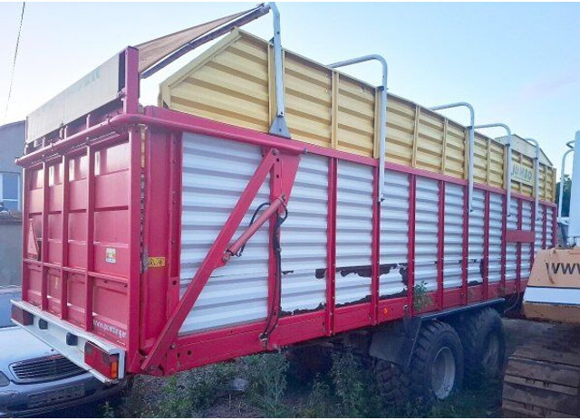 Pottinger Jumbo 8000 - Önjáró szecskázógép: 2 kép. Pottinger Jumbo 8000 - Önjáró szecskázógép: 2 kép.