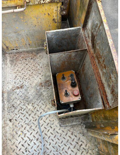 Schwing 2x! 25m BPL 601 +6x6 Tatra 815 (DOCS/KFZ MACHINE +1 no docs/kein - Betonpumpa: 4 kép. Schwing 2x! 25m BPL 601 +6x6 Tatra 815 (DOCS/KFZ MACHINE +1 no docs/kein - Betonpumpa: 4 kép.