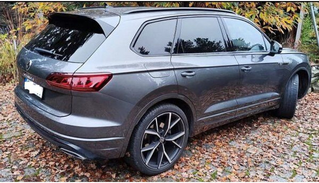 Volkswagen Touareg 3.0 TDi R-line 4-motion - Terepjáró/ SUV: 2 kép. Volkswagen Touareg 3.0 TDi R-line 4-motion - Terepjáró/ SUV: 2 kép.