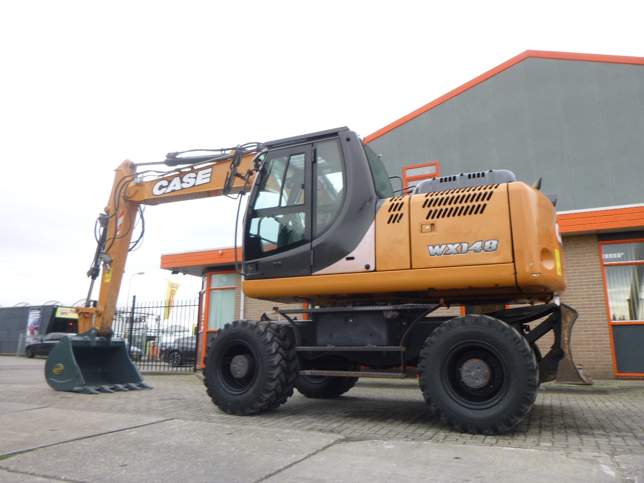 CASE WX148 - Gumikerekes kotró: 2 kép. CASE WX148 - Gumikerekes kotró: 2 kép.