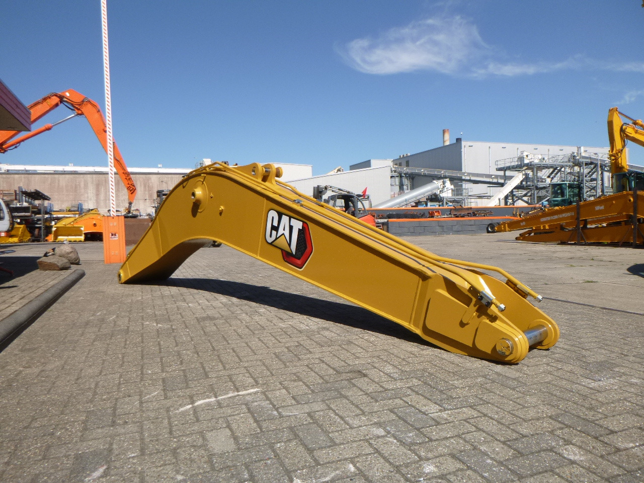 CATERPILLAR 320 GX / 320 GC - Darugém - Kotrógép: 3 kép. CATERPILLAR 320 GX / 320 GC - Darugém - Kotrógép: 3 kép.