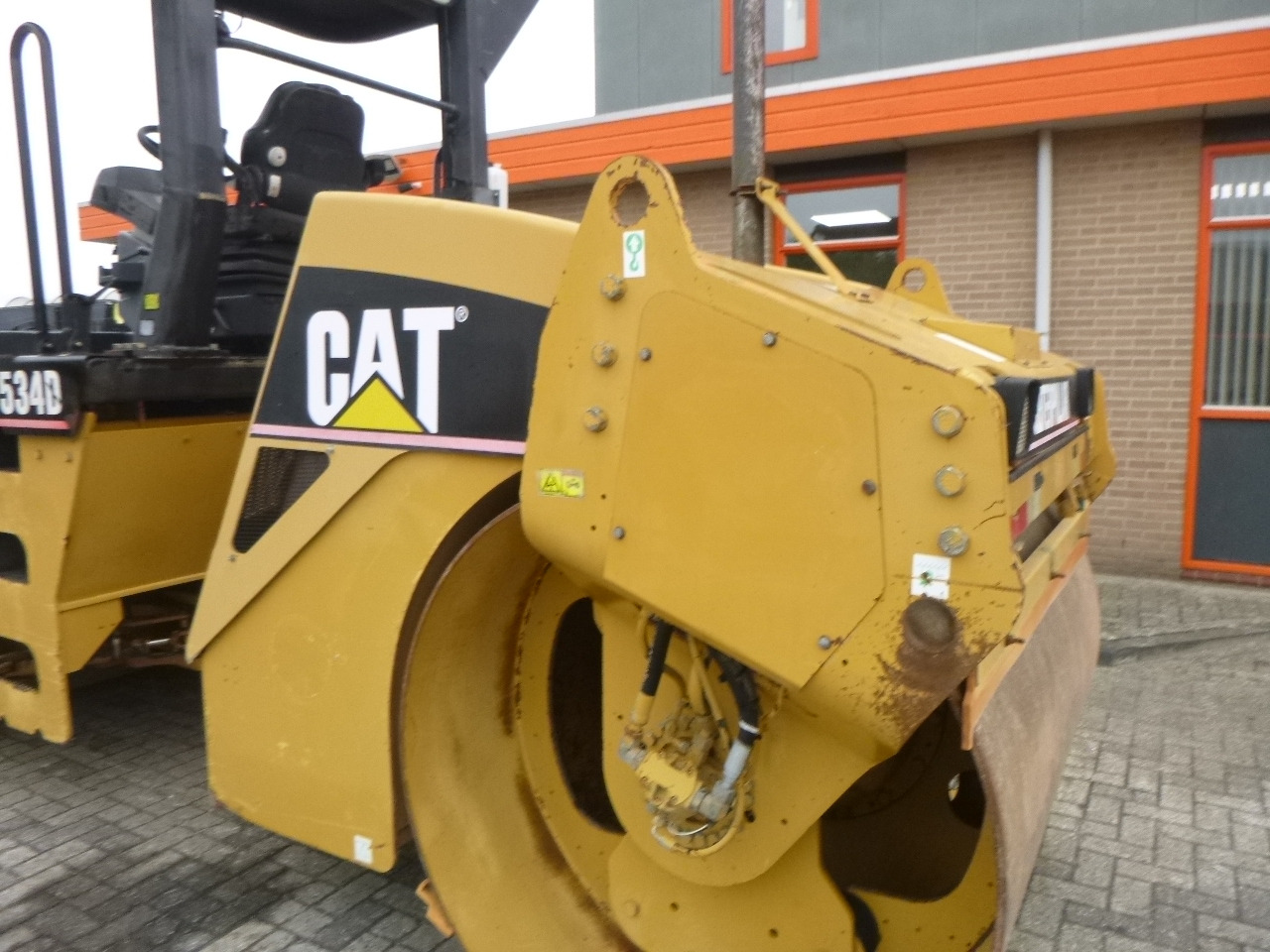 Úthenger CATERPILLAR CB-534D: 16 kép. Úthenger CATERPILLAR CB-534D: 16 kép.