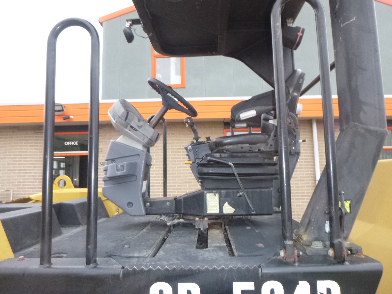 Úthenger CATERPILLAR CB-534D: 22 kép. Úthenger CATERPILLAR CB-534D: 22 kép.