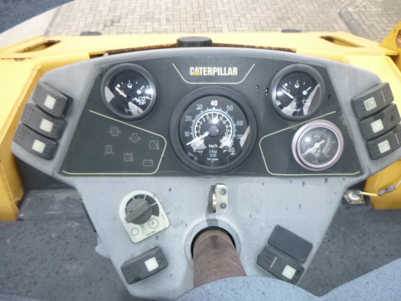 Úthenger CATERPILLAR CB-534D: 26 kép. Úthenger CATERPILLAR CB-534D: 26 kép.