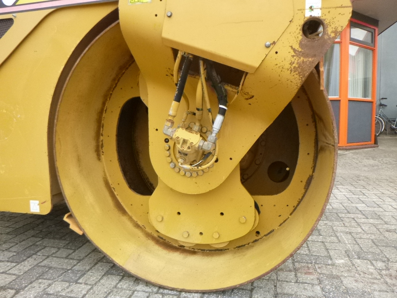 Úthenger CATERPILLAR CB-534D: 17 kép. Úthenger CATERPILLAR CB-534D: 17 kép.