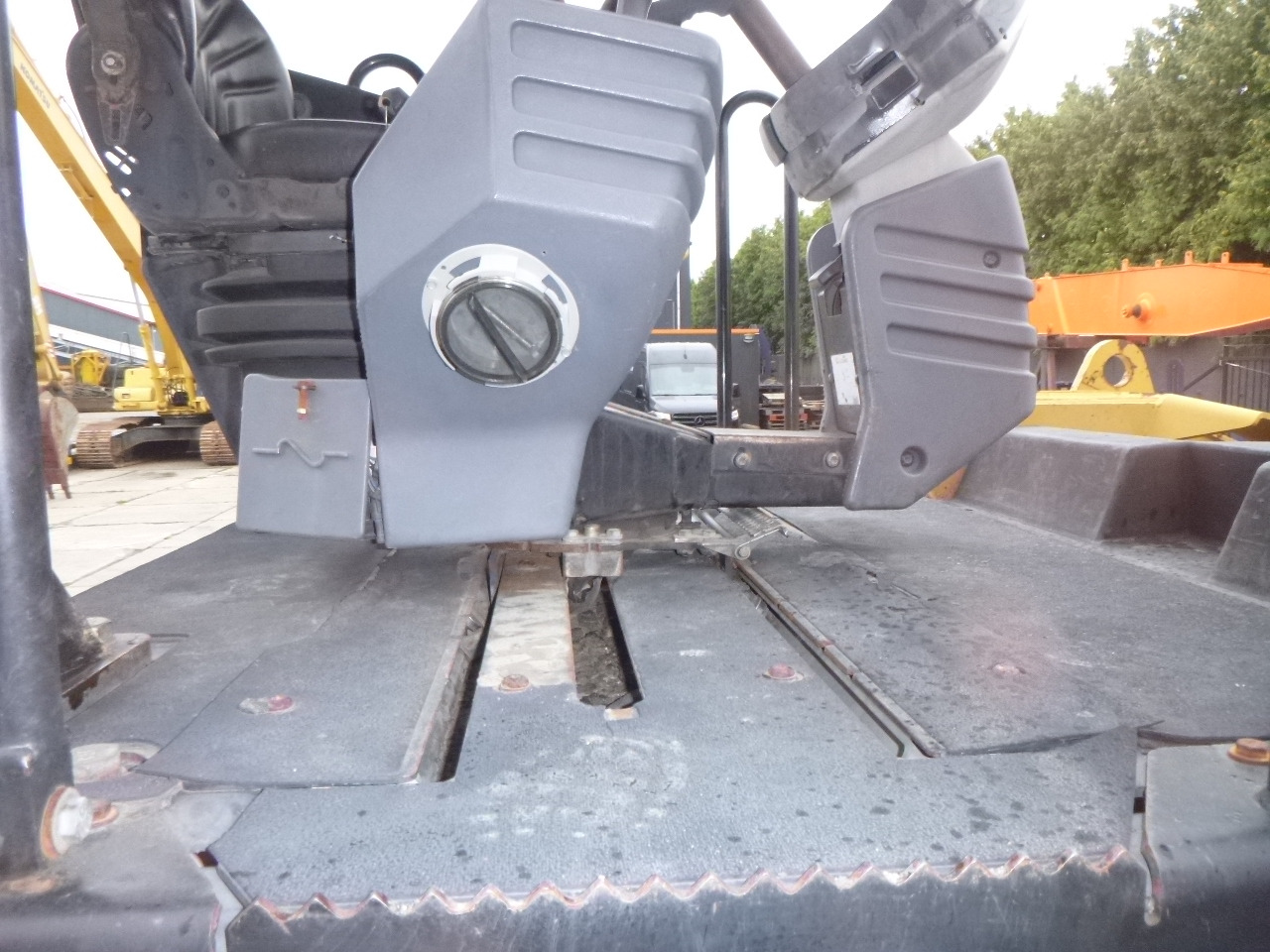 Úthenger CATERPILLAR CB-534D: 31 kép. Úthenger CATERPILLAR CB-534D: 31 kép.