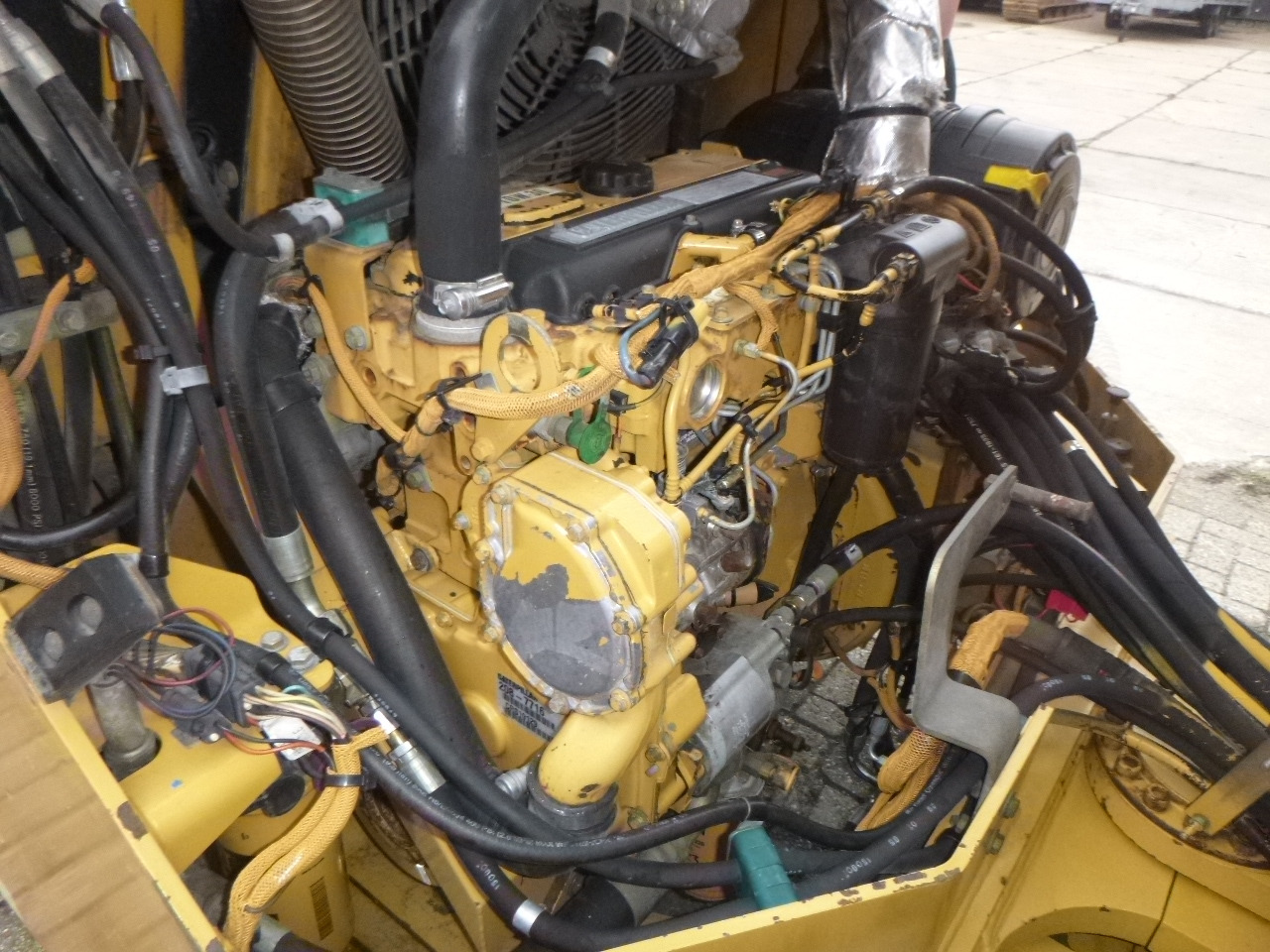 Úthenger CATERPILLAR CB-534D: 32 kép. Úthenger CATERPILLAR CB-534D: 32 kép.