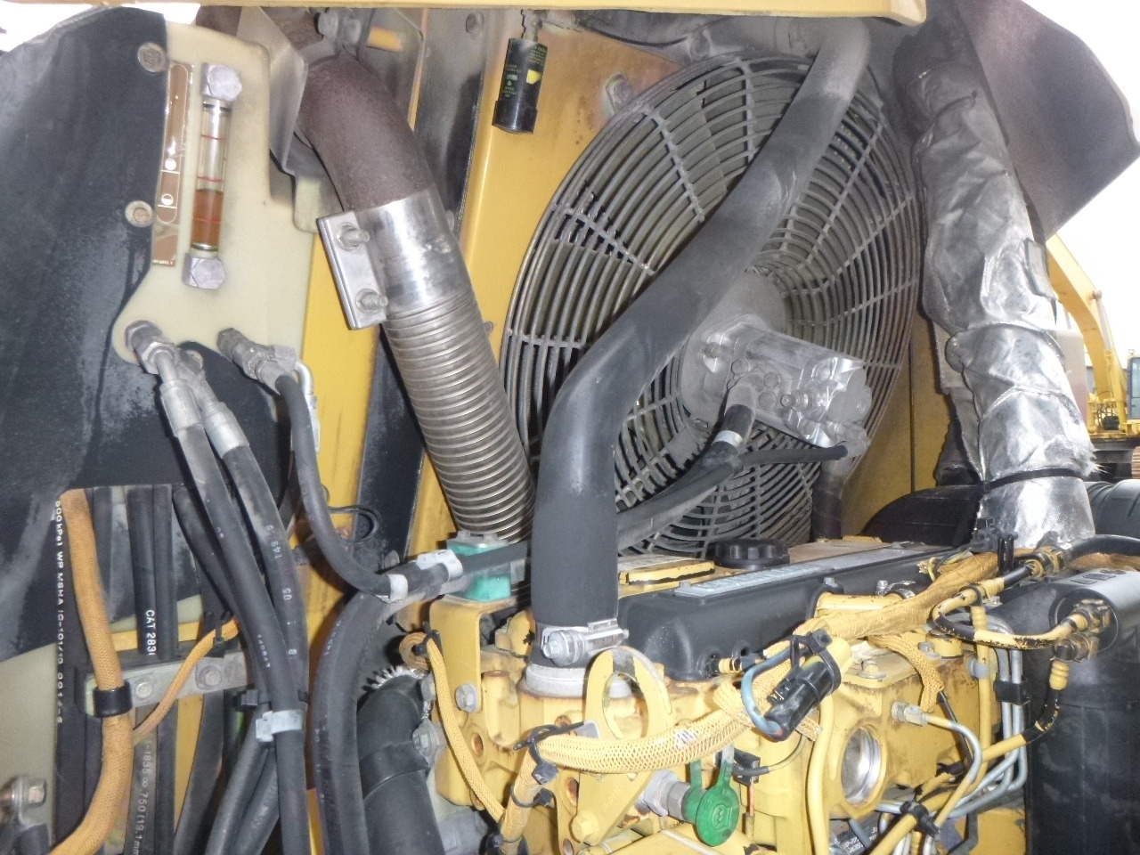 Úthenger CATERPILLAR CB-534D: 35 kép. Úthenger CATERPILLAR CB-534D: 35 kép.