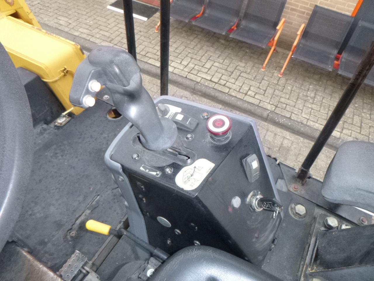 Úthenger CATERPILLAR CB-534D: 27 kép. Úthenger CATERPILLAR CB-534D: 27 kép.