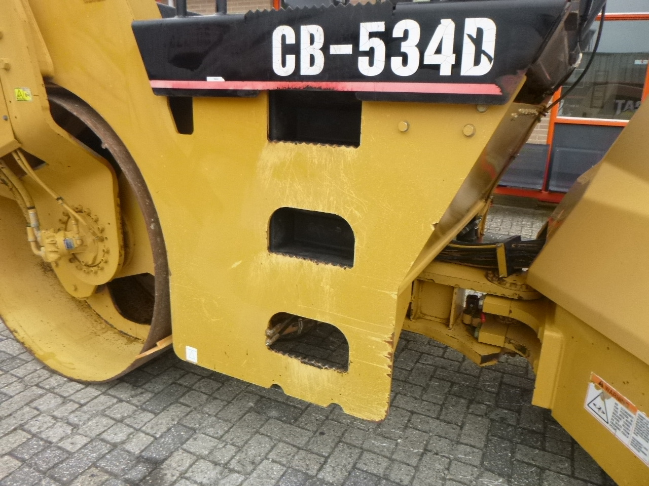 Úthenger CATERPILLAR CB-534D: 20 kép. Úthenger CATERPILLAR CB-534D: 20 kép.